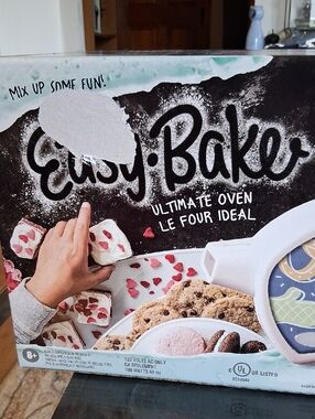 EASY BAKE OVEN
